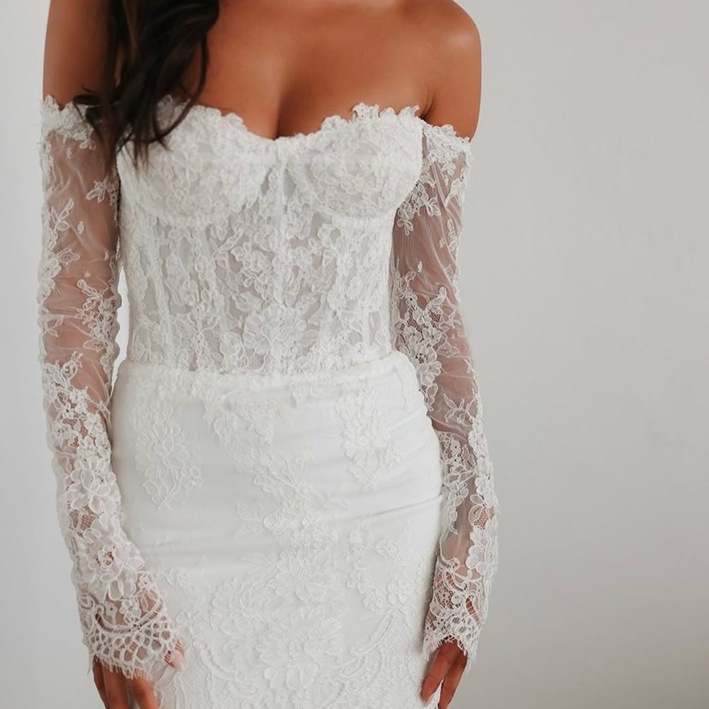 UNTAMED PETALS White Lace Off-Shoulder Mini Dress